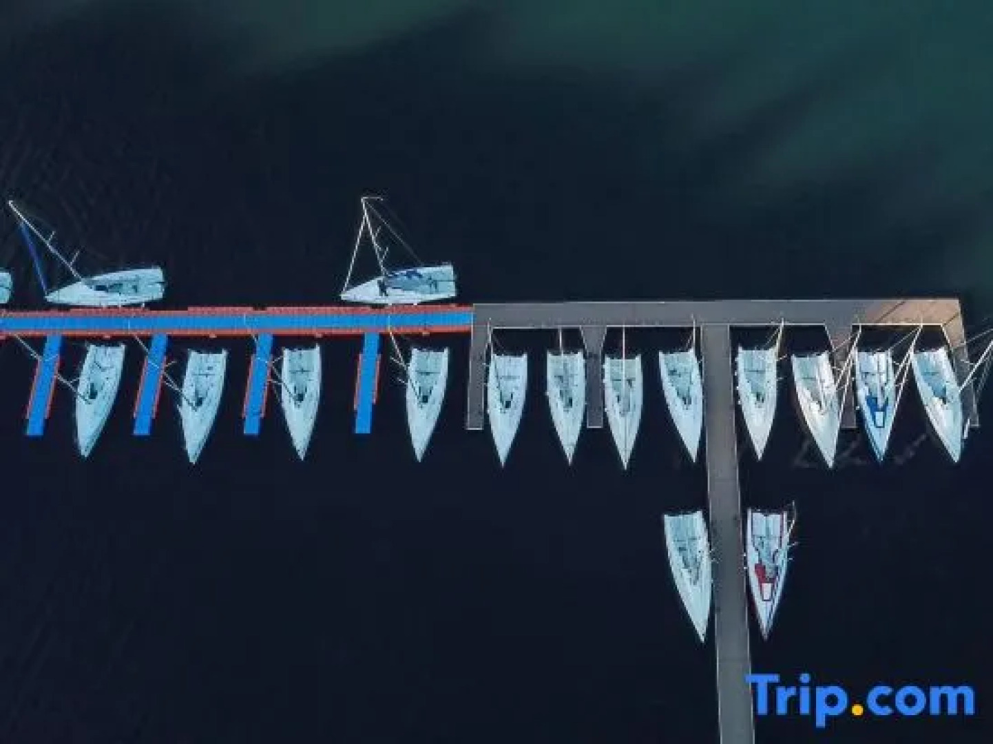 Fuxian Lake RuojianJijian House