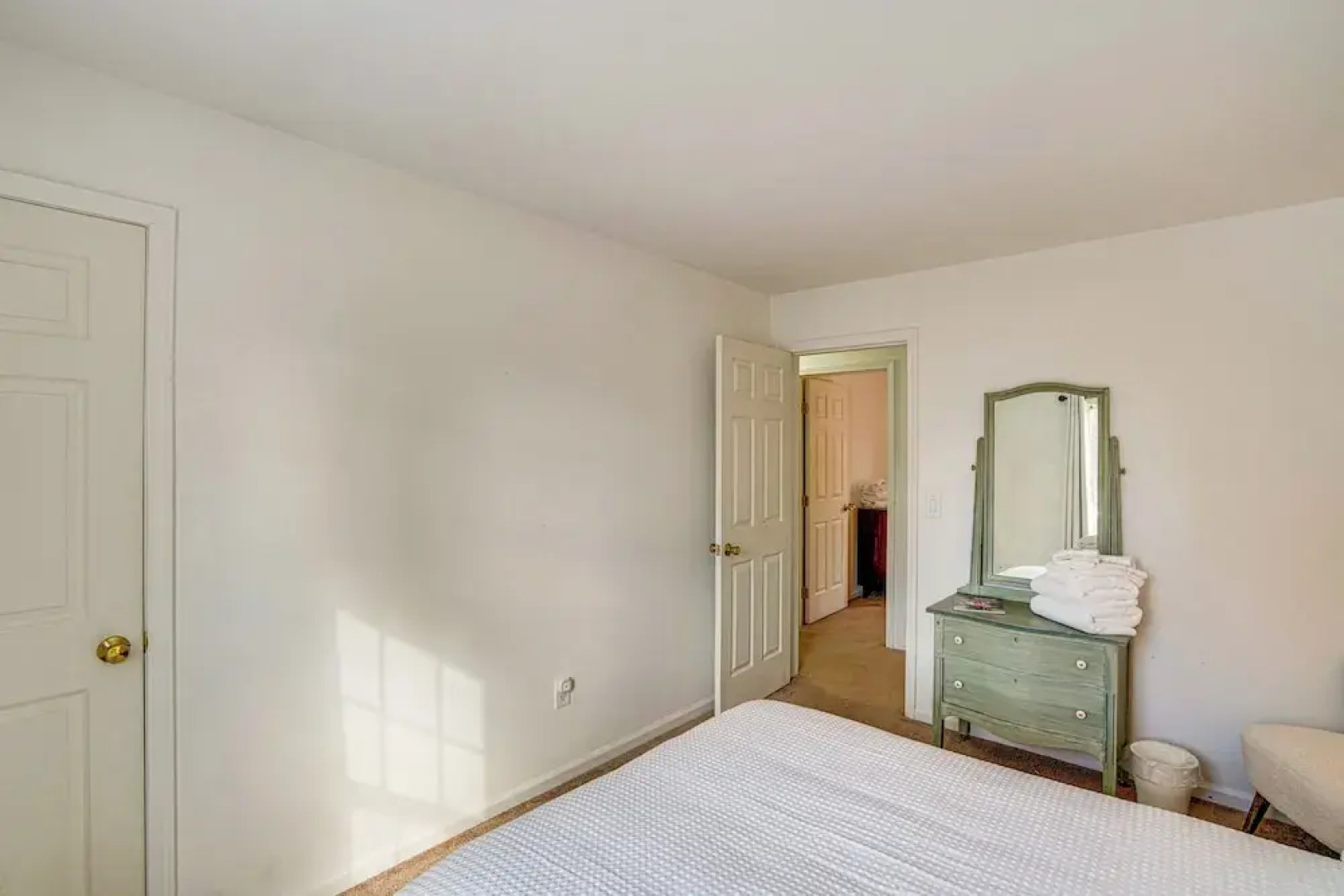 Walk to Dining: Downtown Lenox Guest House!