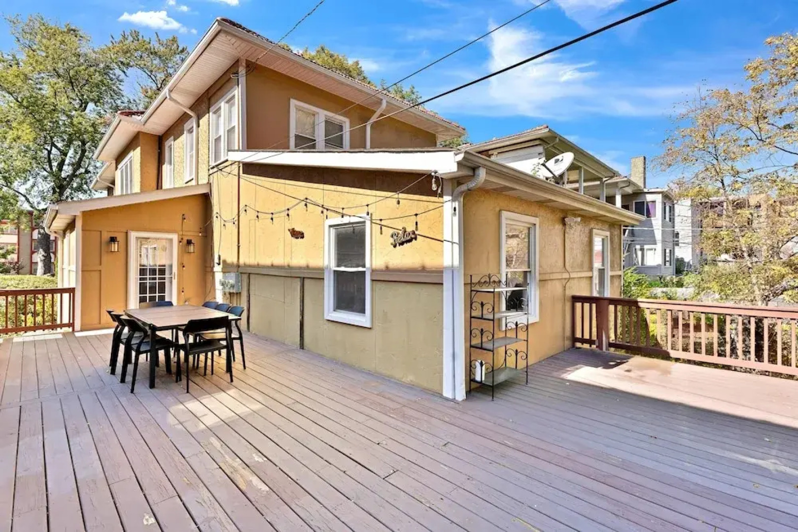 Charming Oak Park 4BD/3.5BA and 2 Private Parking by AllSet Turnover