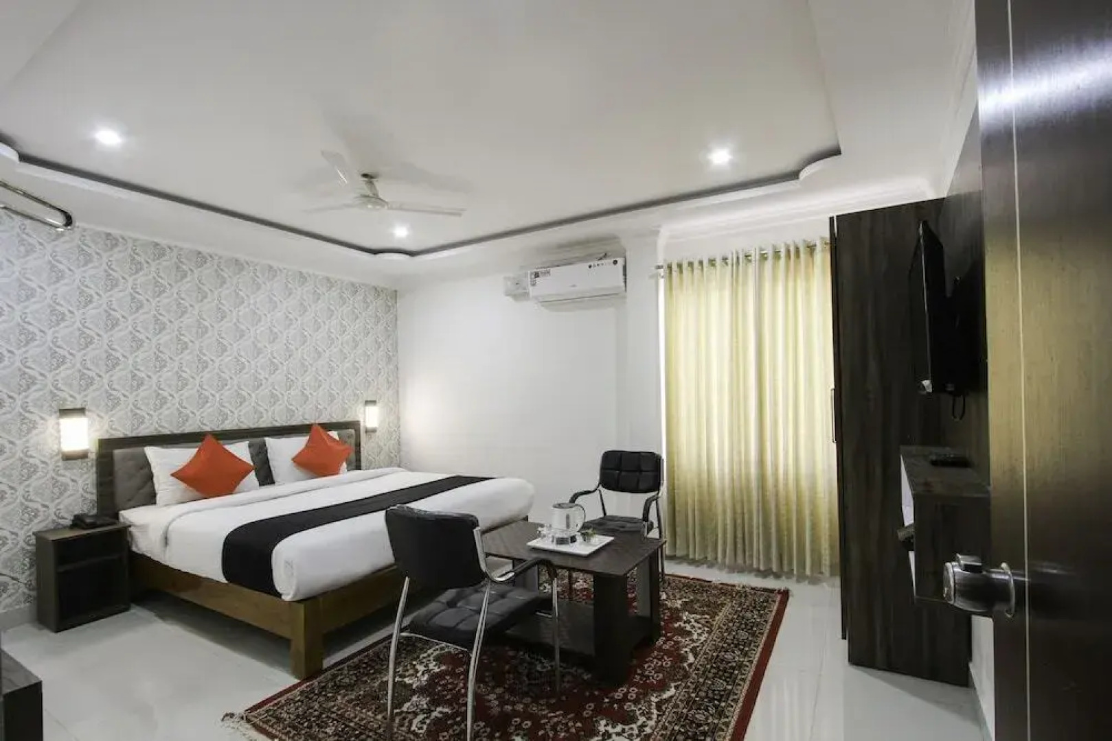 Rich Fort By OYO Rooms
