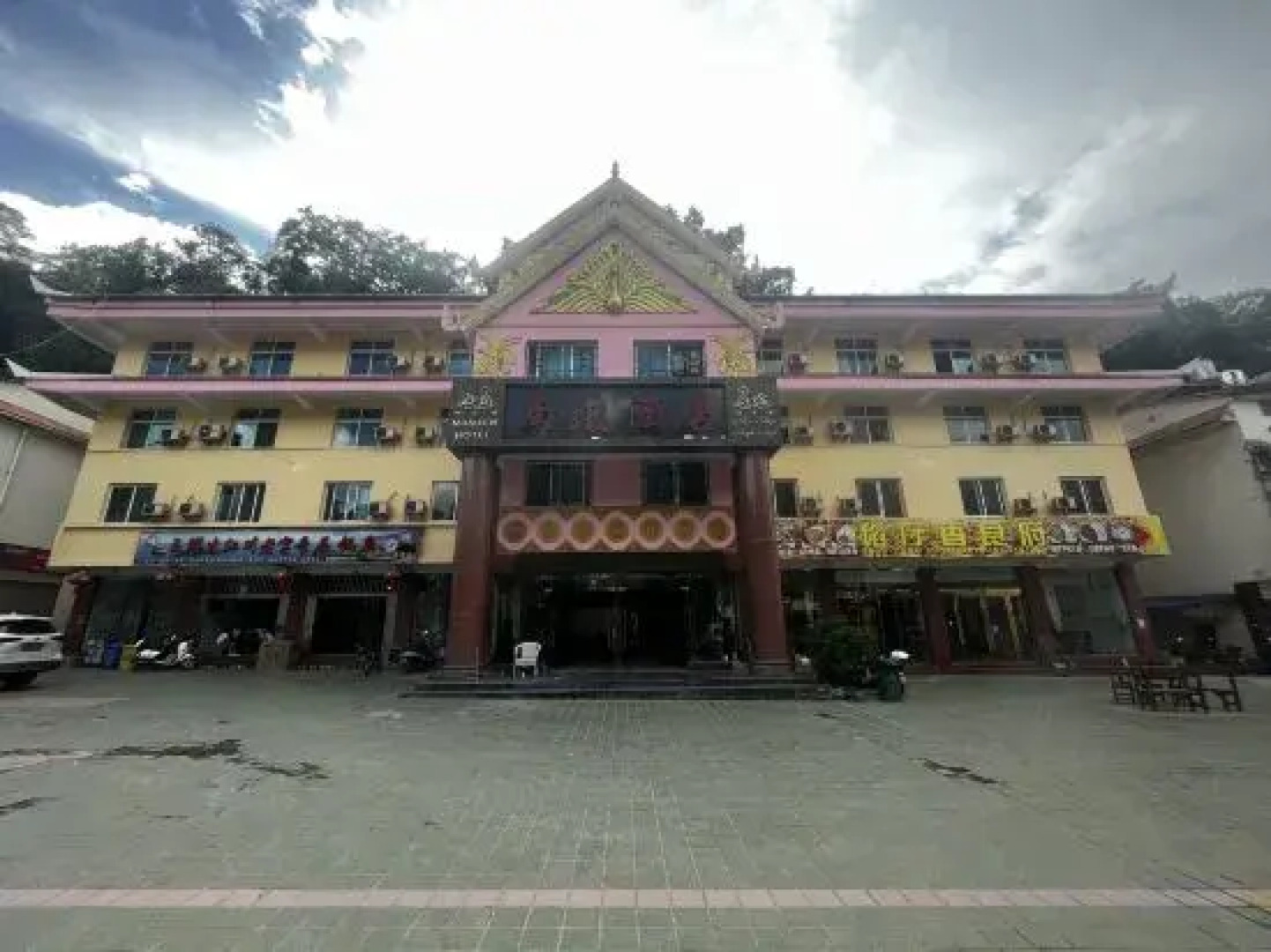 Molonglo South Hotel