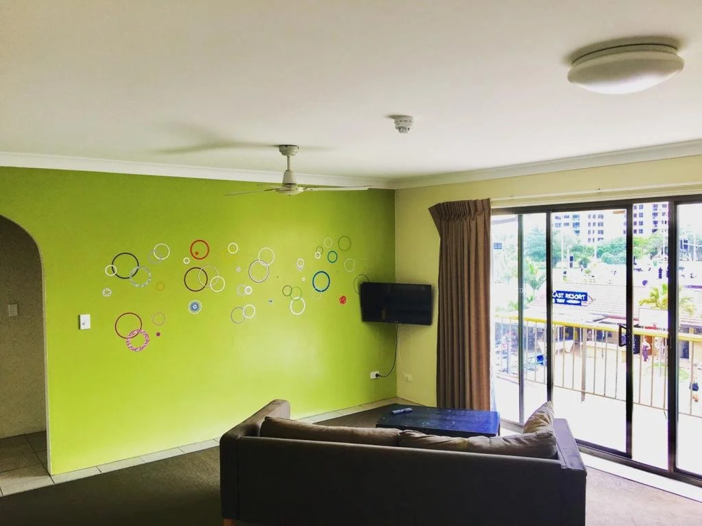 Maxmee Resort (formally Surfers Paradise Backpackers)