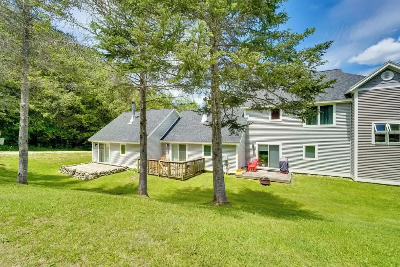 Ski-in/ski-out Magic Mountain Condo w/ Deck!