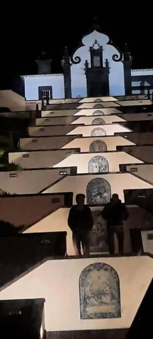 Sunrise House- 4 bedroom house with amazing sunrise over the sea 10 guests