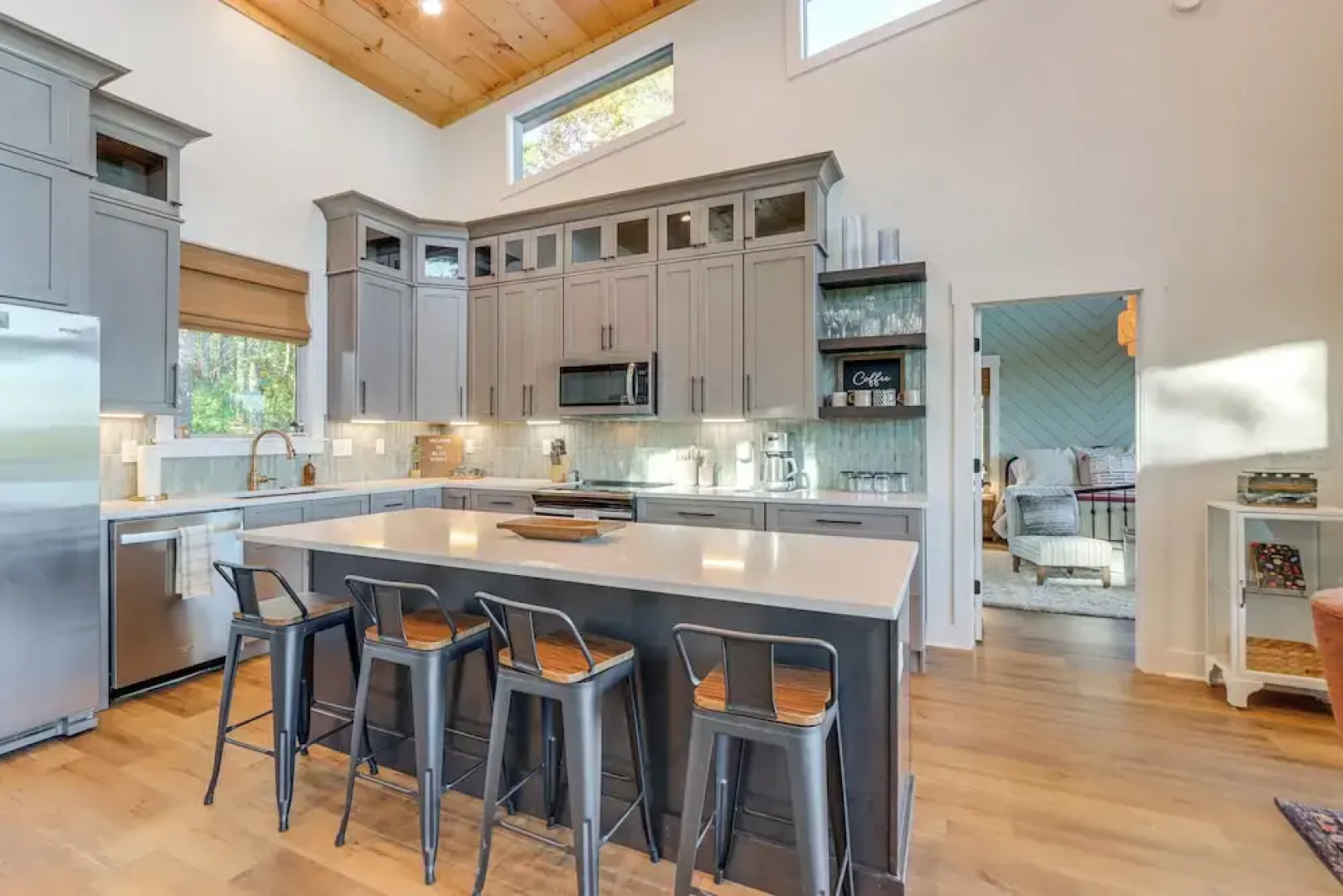 Modern Mtn Cabin w/ Deck & Views in Blue Ridge!