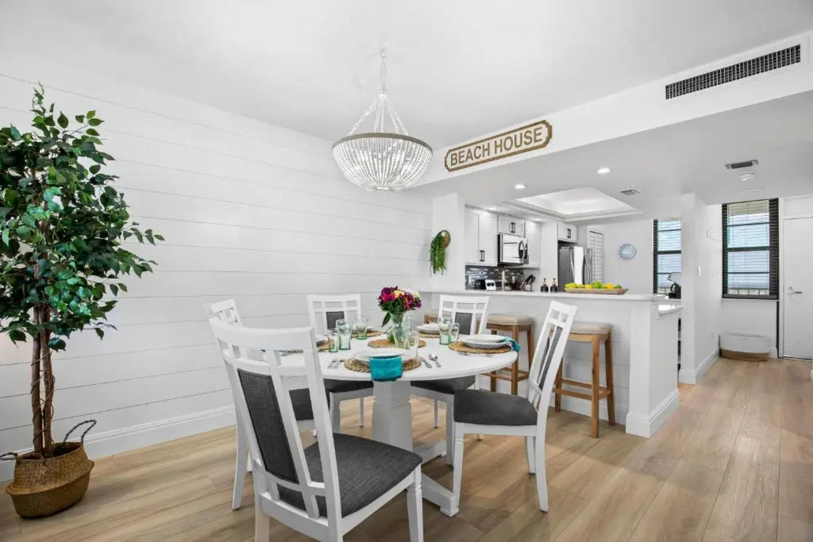 La Bella Vita on Marco - South Seas Tower 3, 1802