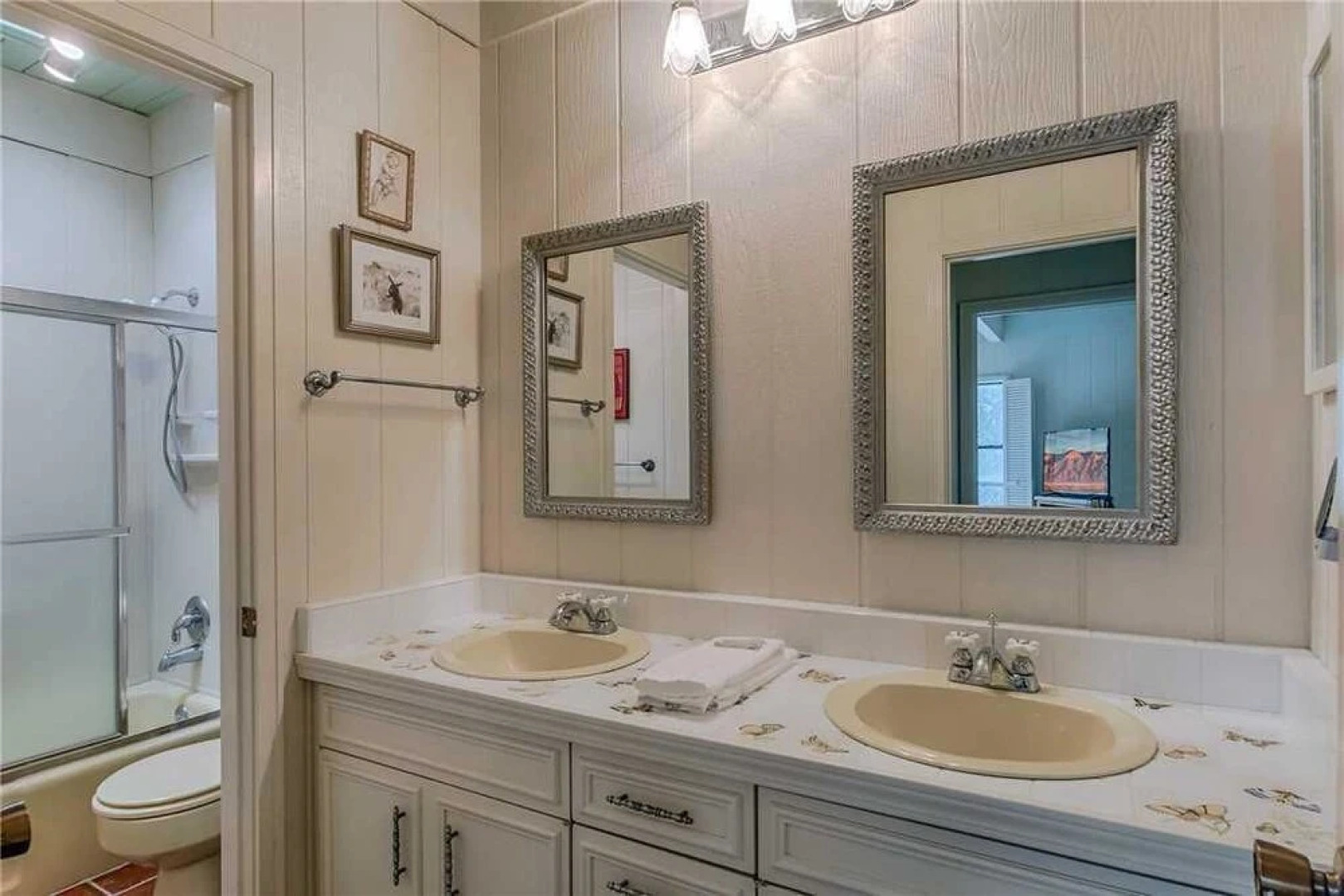 Lego House - Three Bedroom Cabin