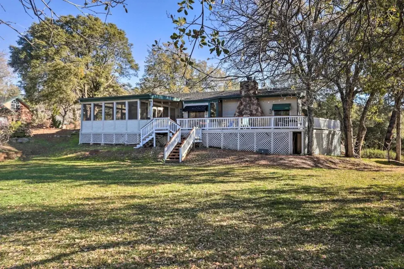 Yosemite Home w/ Deck < 4 Mi to Bass Lake!