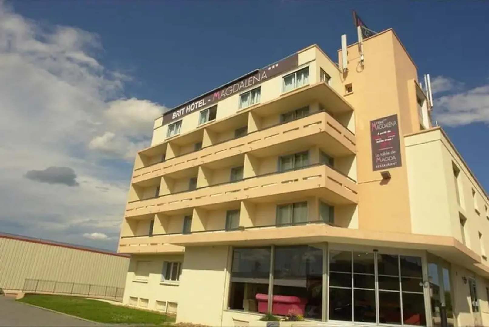 Brit Hotel Nevers 3*