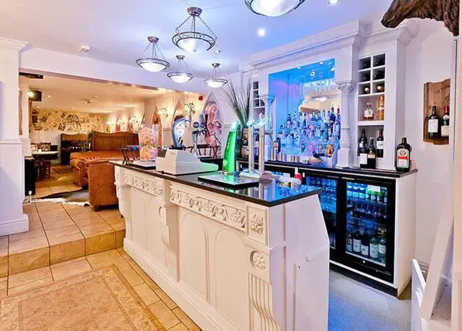 Henris Bar Brasserie and Rooms