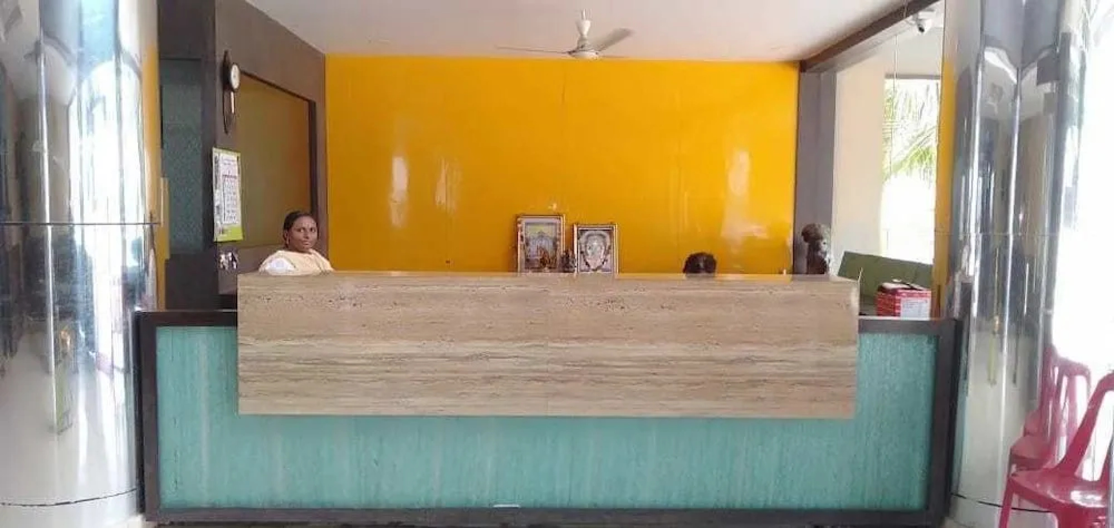 Iroomz Shivaratna Palace