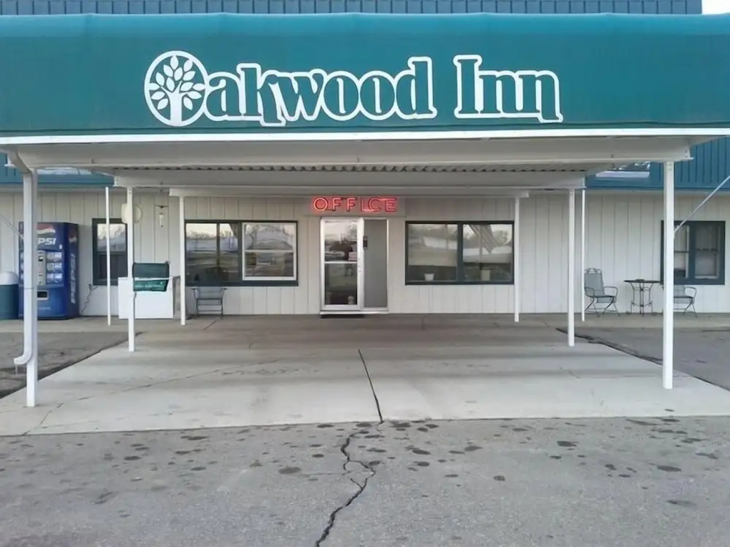 Oakwood Inn and RV Park