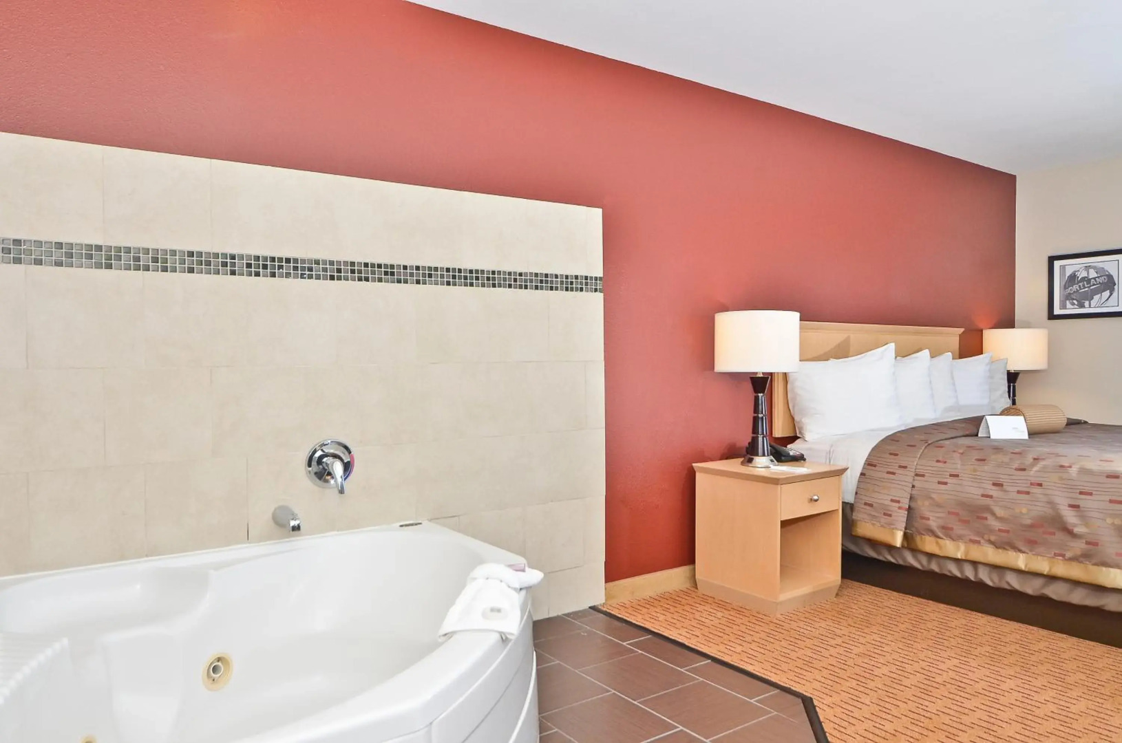 Clackamas Inn & Suites