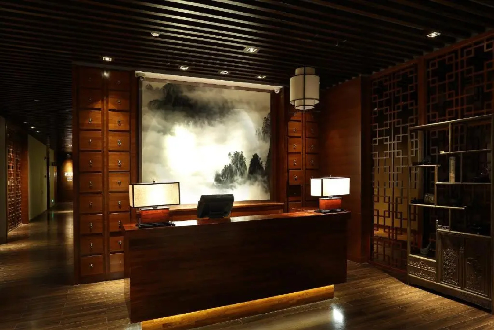 HUALUXE Hotels & Resorts Yangjiang City Center by IHG