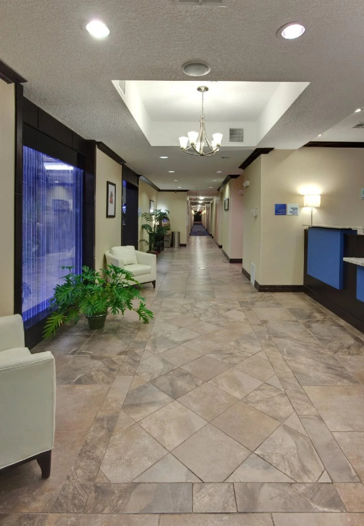 Holiday Inn Express Hotel & Suites Albuquerque Airport by IHG