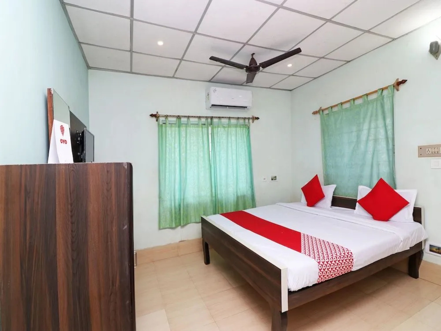 OYO 16101 Samrat Holiday Inn