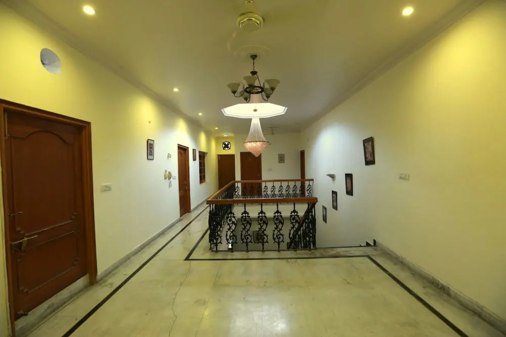 OYO Rooms Vishal Khand 4