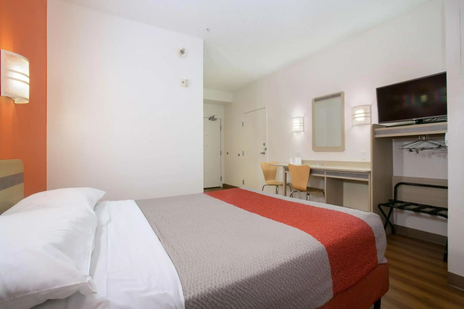 Motel 6 Brooklyn Center, MN - Minneapolis