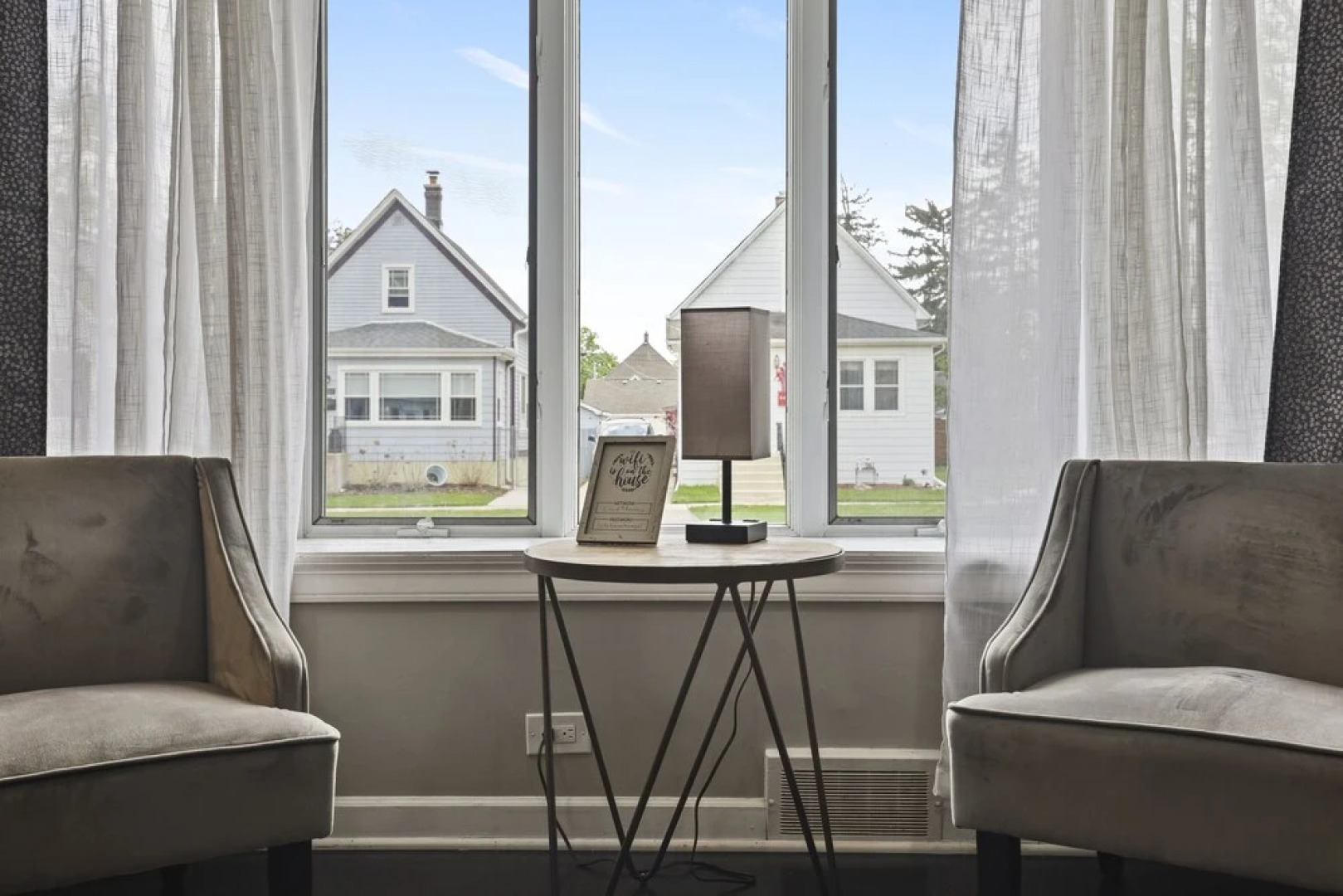 Charming Retreat In The Heart Of Des Plaines 3 Bedroom Residence by RedAwning