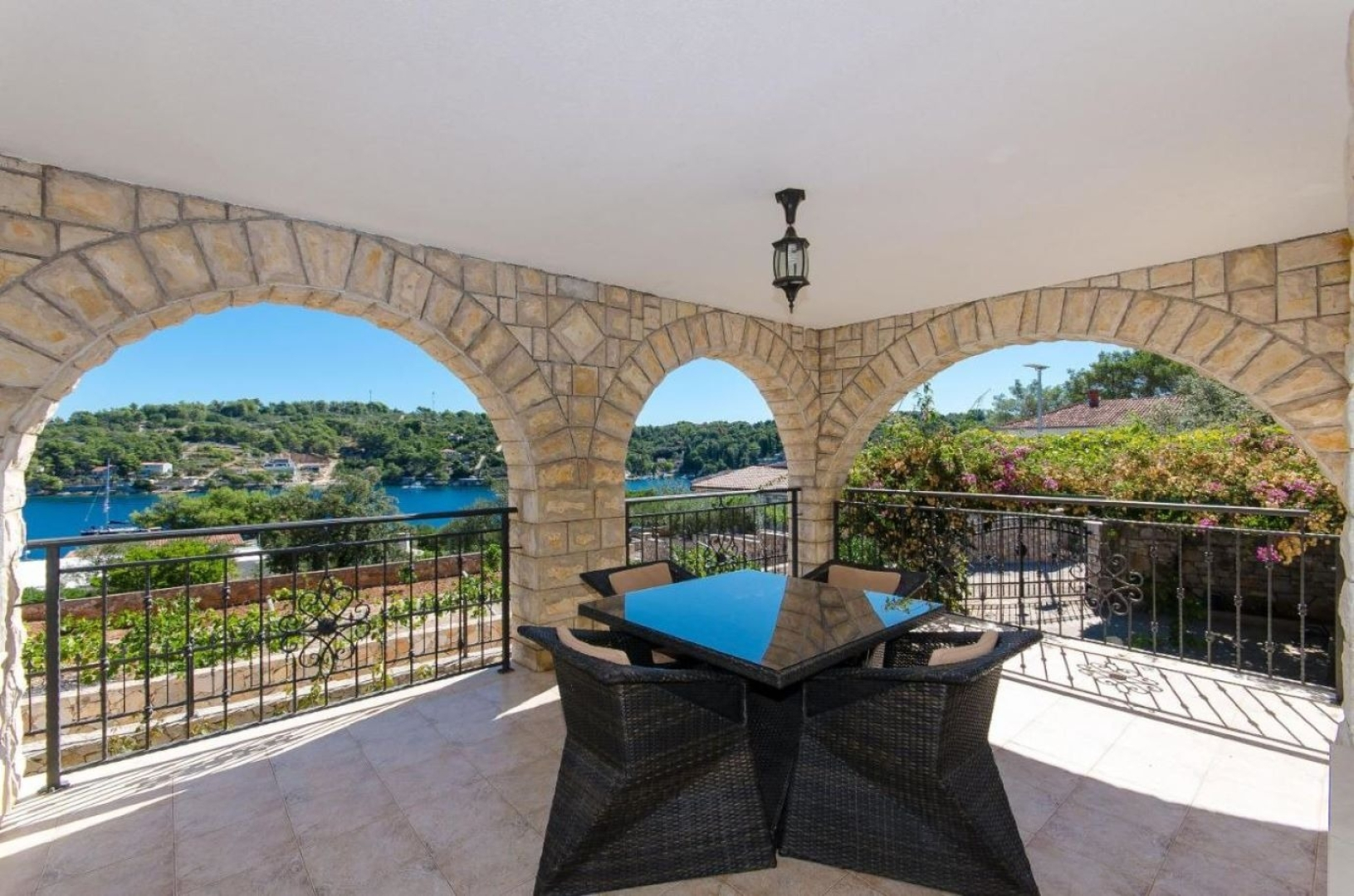 Apartment Lucija  - apartment with Pool: A1 Rogac, Island Solta