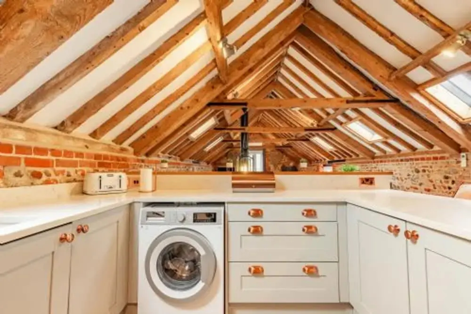 Host Stay Rogues Barn