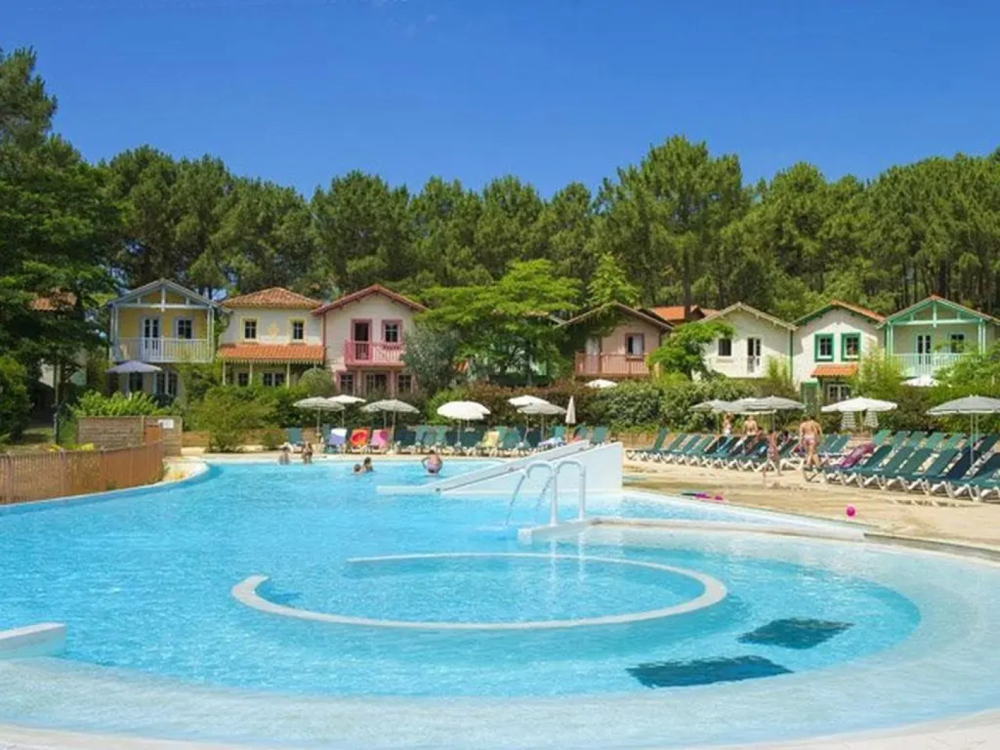 Maison jumelée dans residence avec piscine - 320