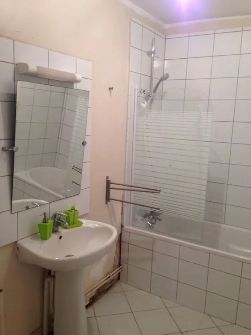 Escale de 80 m2 avec cour et parking