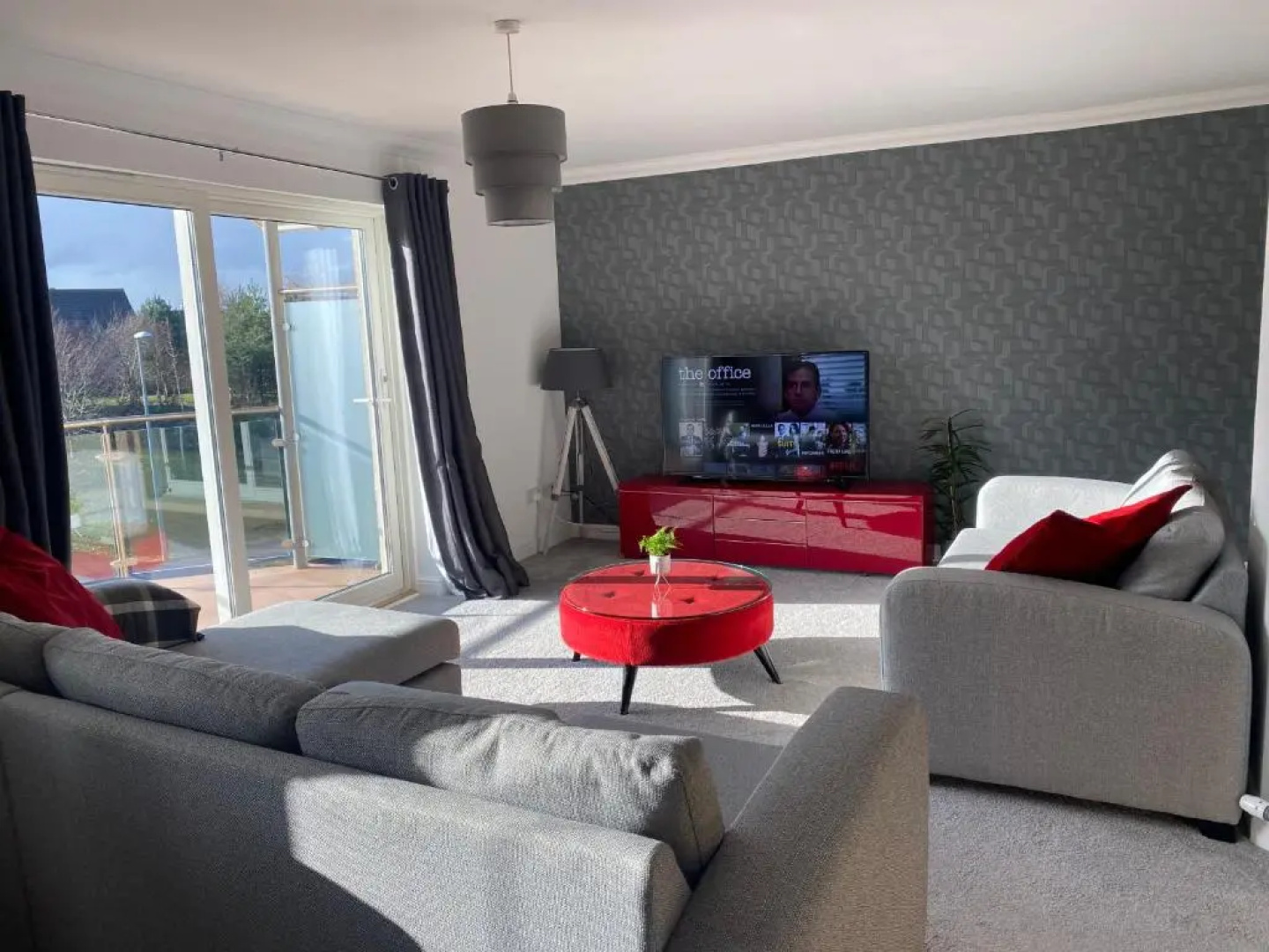 The Duplex Nairn- Spacious 3 Bedroom with sunny balcony