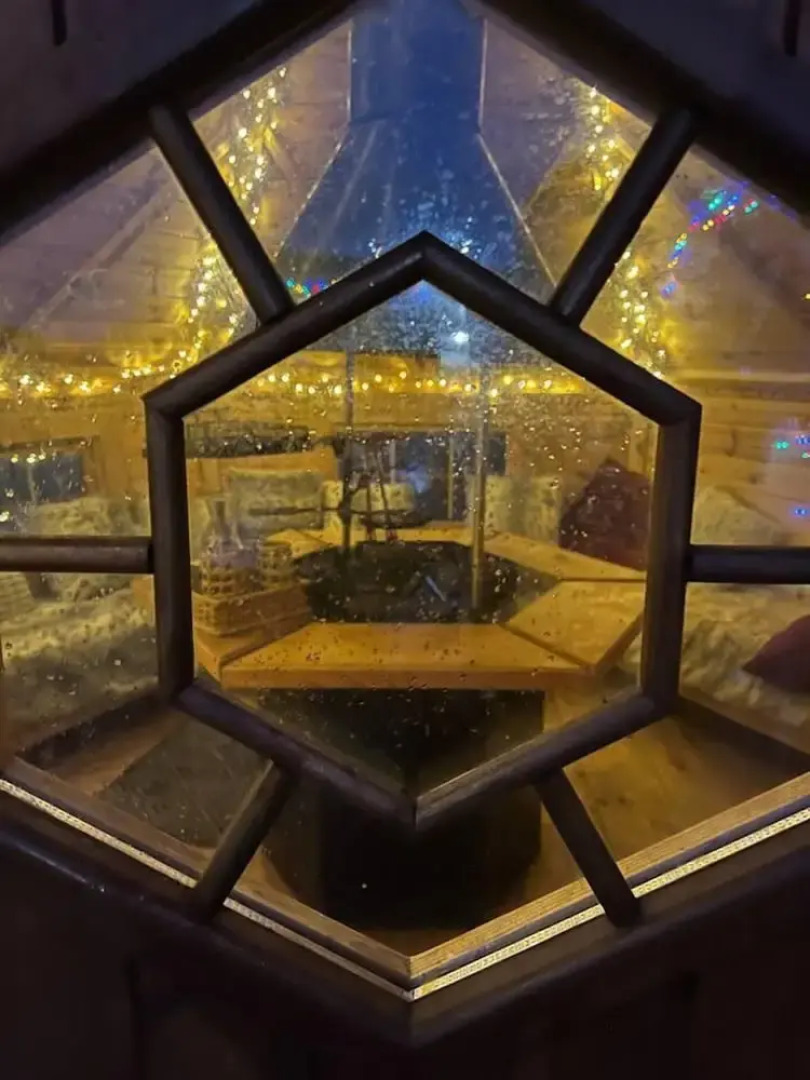 Bridie Rose - hot tub Extra Charge Exotic Animals