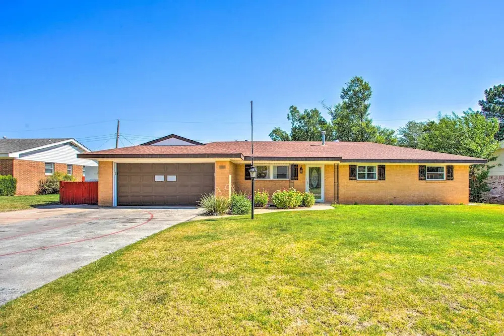 Woodward Home Near Crystal Beach Water Park!