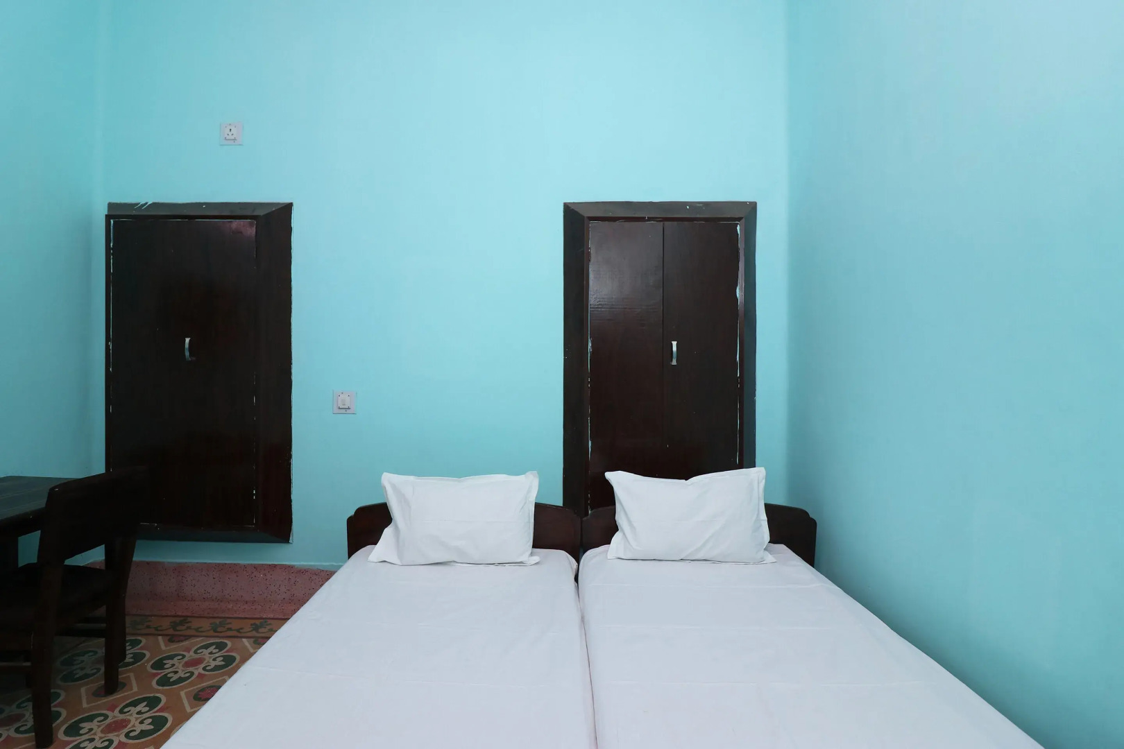 SPOT ON 44329 Sri Krishna Inn Lodging & Boarding