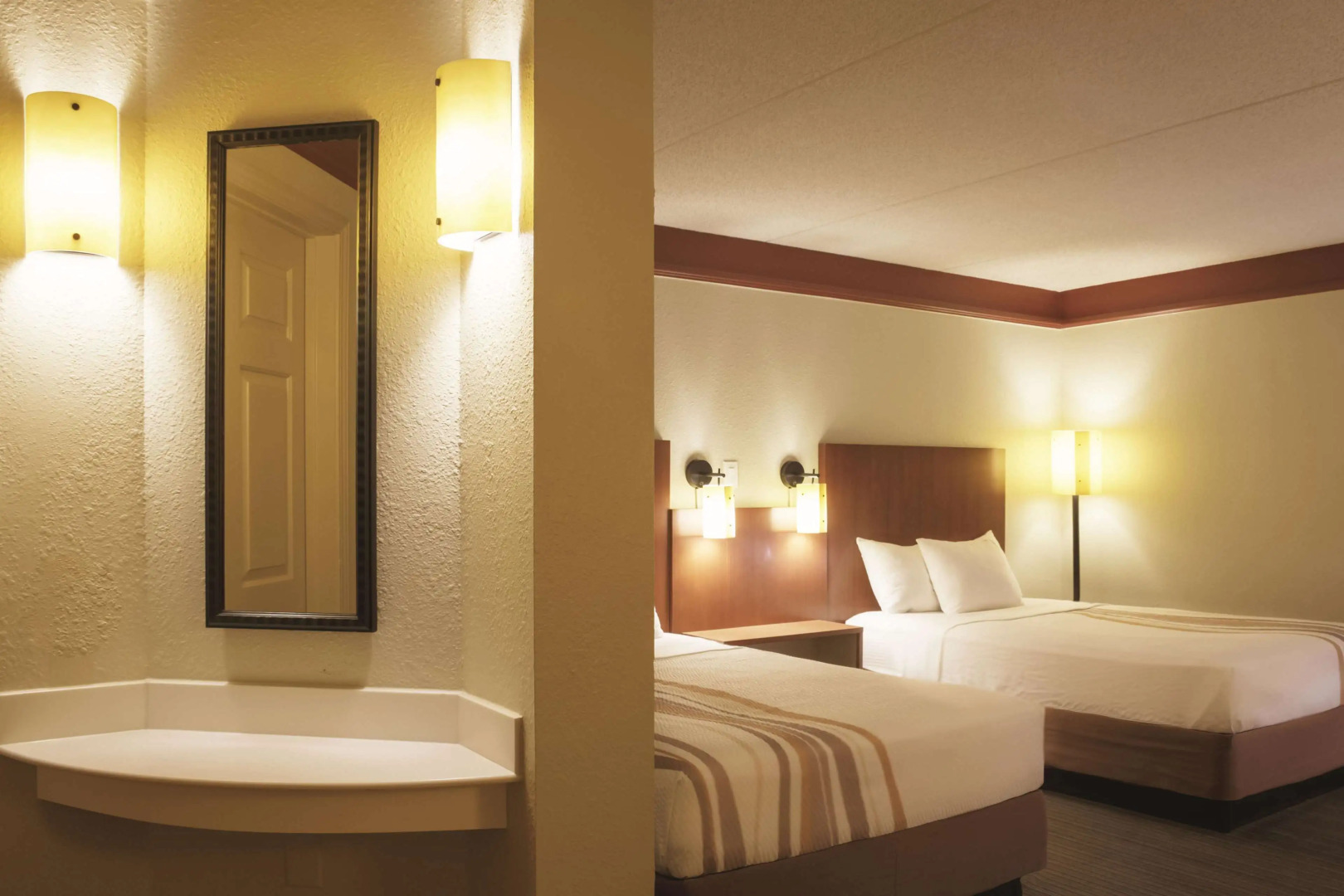 La Quinta Inn & Suites by Wyndham Atlanta Ballpark/Galleria