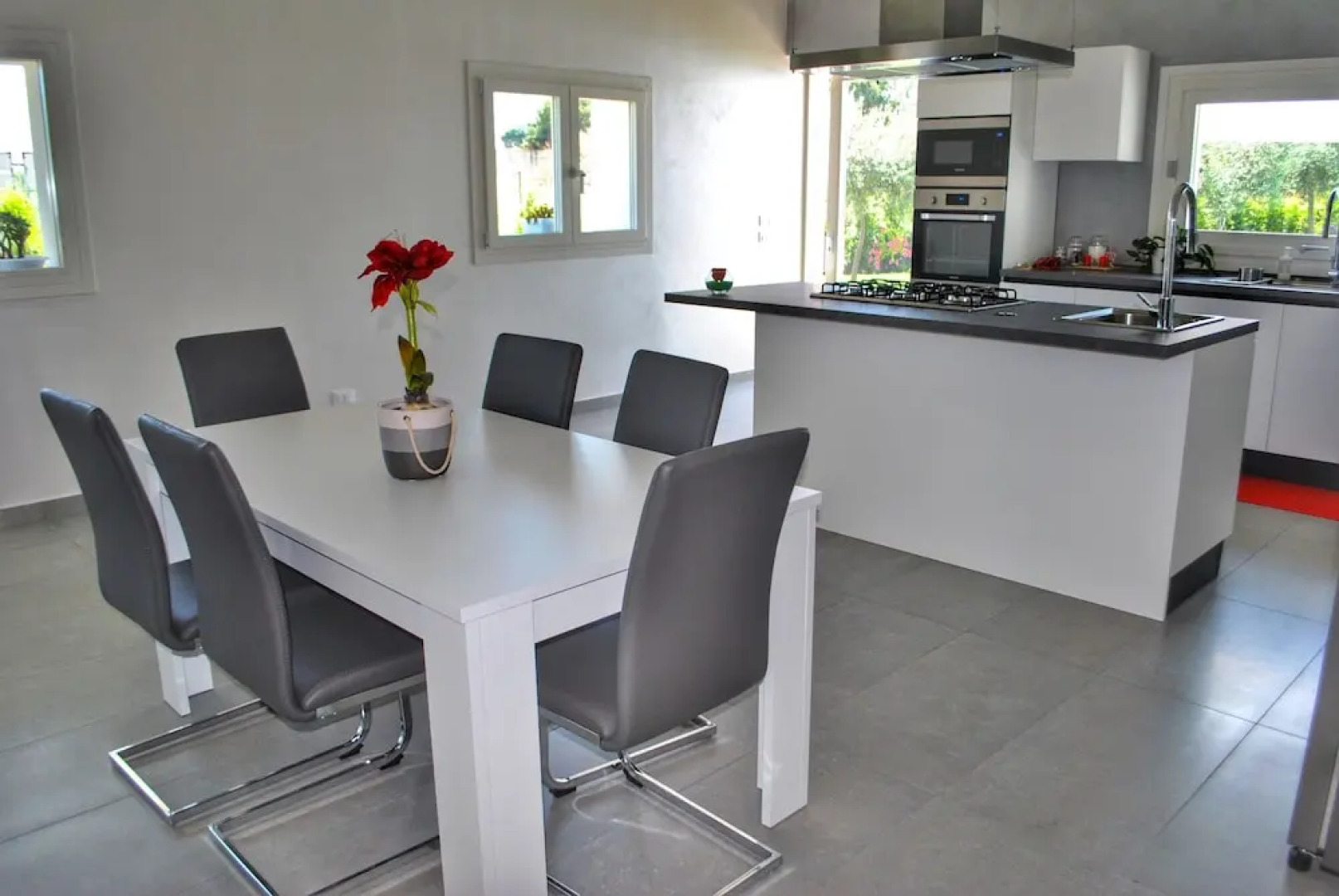 Villa Dedalisa by holidayngo