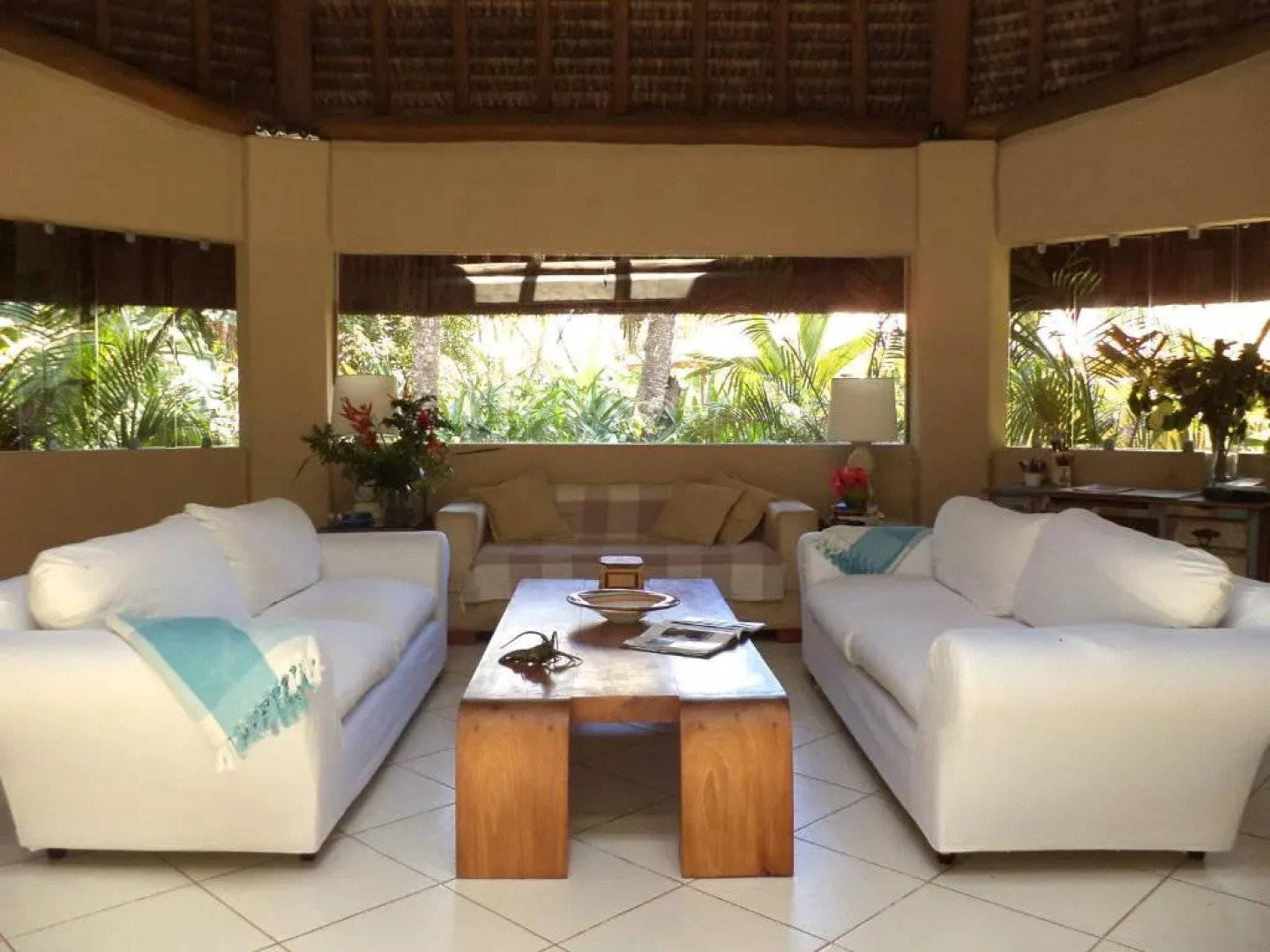 Nirvana Beach Hotel Bahia