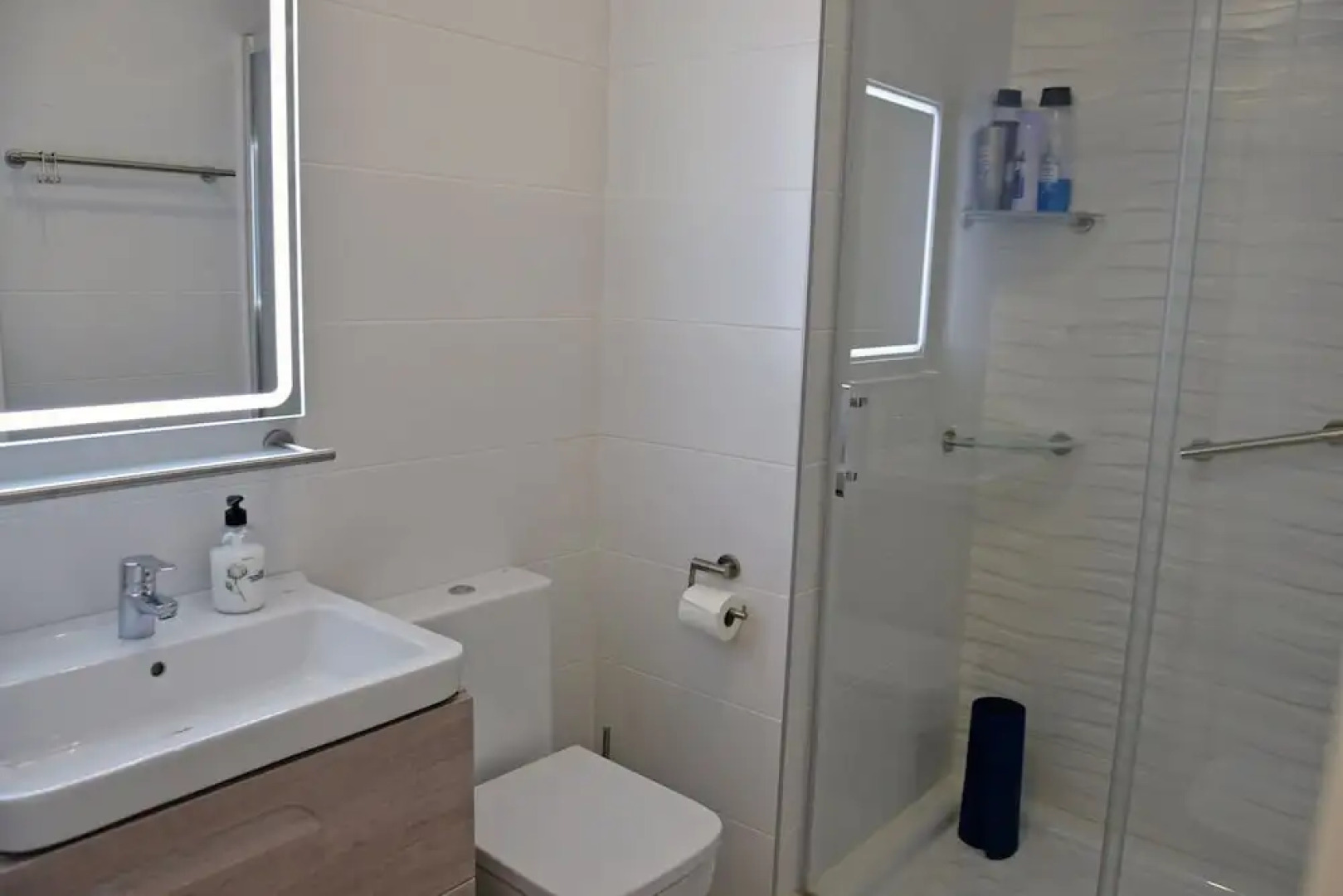 Apt with Sea View & Pool 5