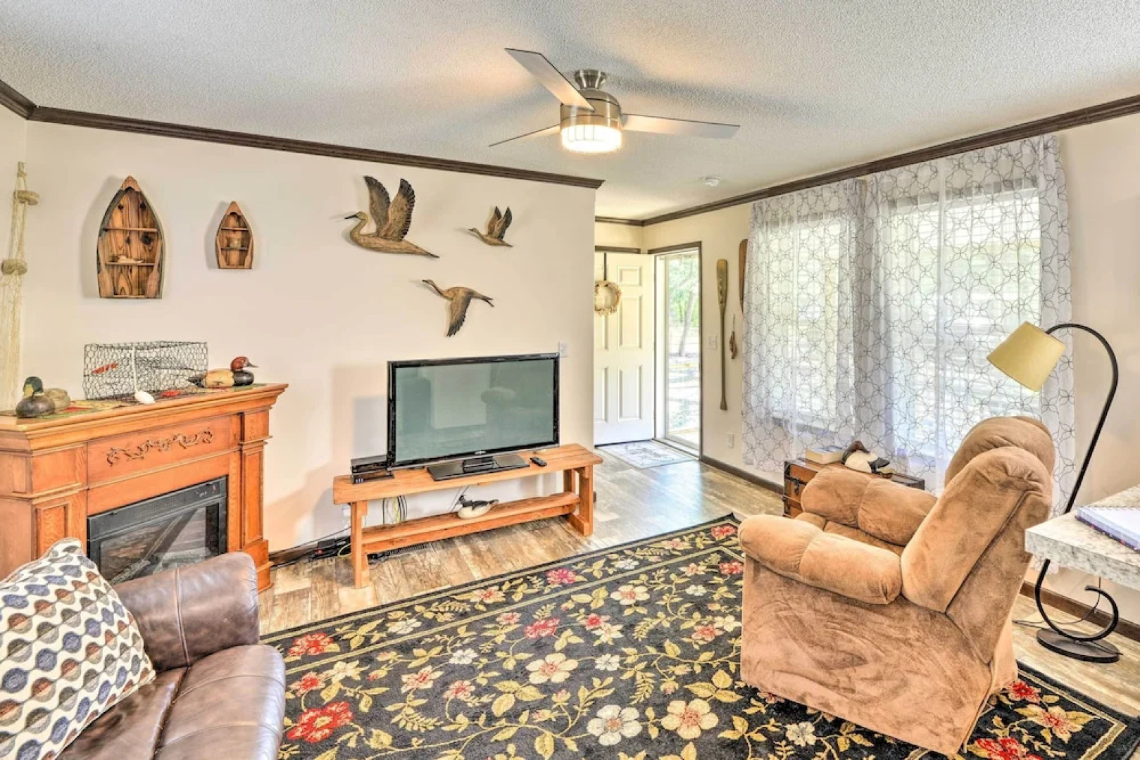 'pelican Place' Coastal Cottage Walk to Back Sound