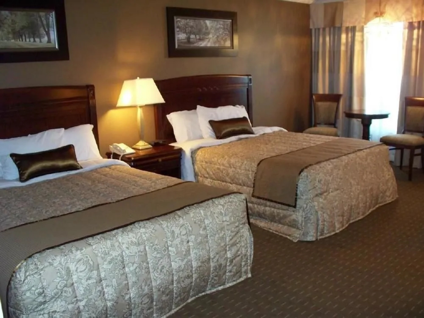 Festival Courtyard Inn