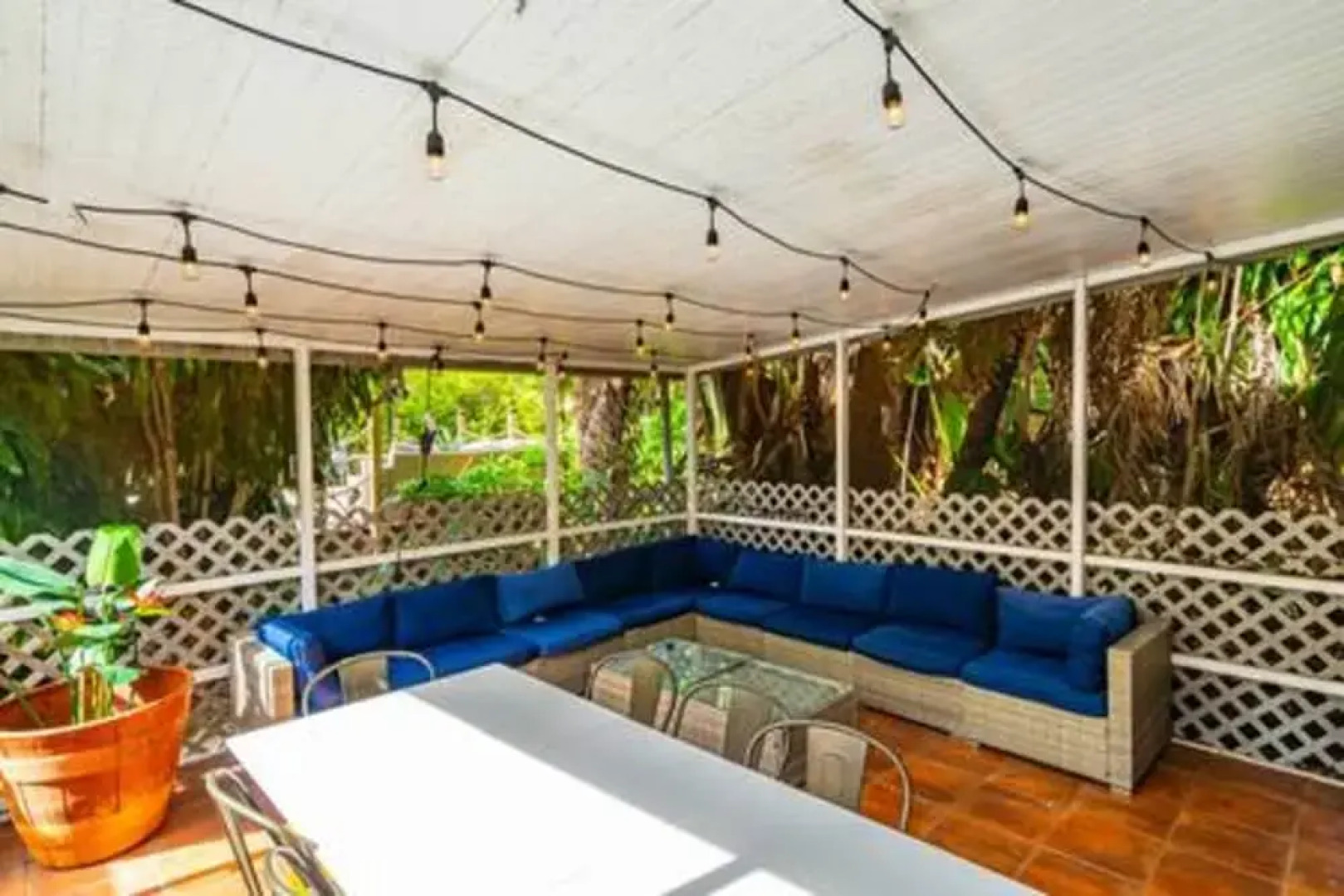 427 NE 107th Studio 6BR 3BA 7 Beds Pool Parking 2 Kitchen