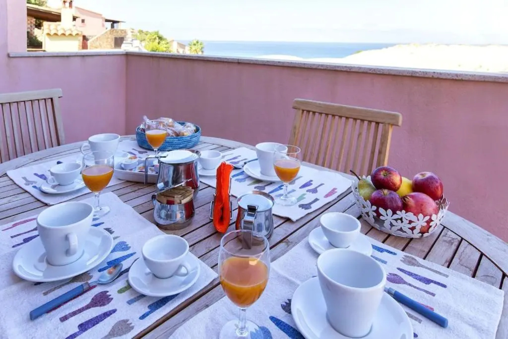 Torre dei Corsari vista mare con terrazza spiaggia sotto casa per 5 persone