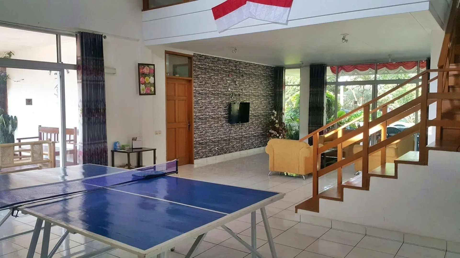 Vila Bunga Merah Gelatik