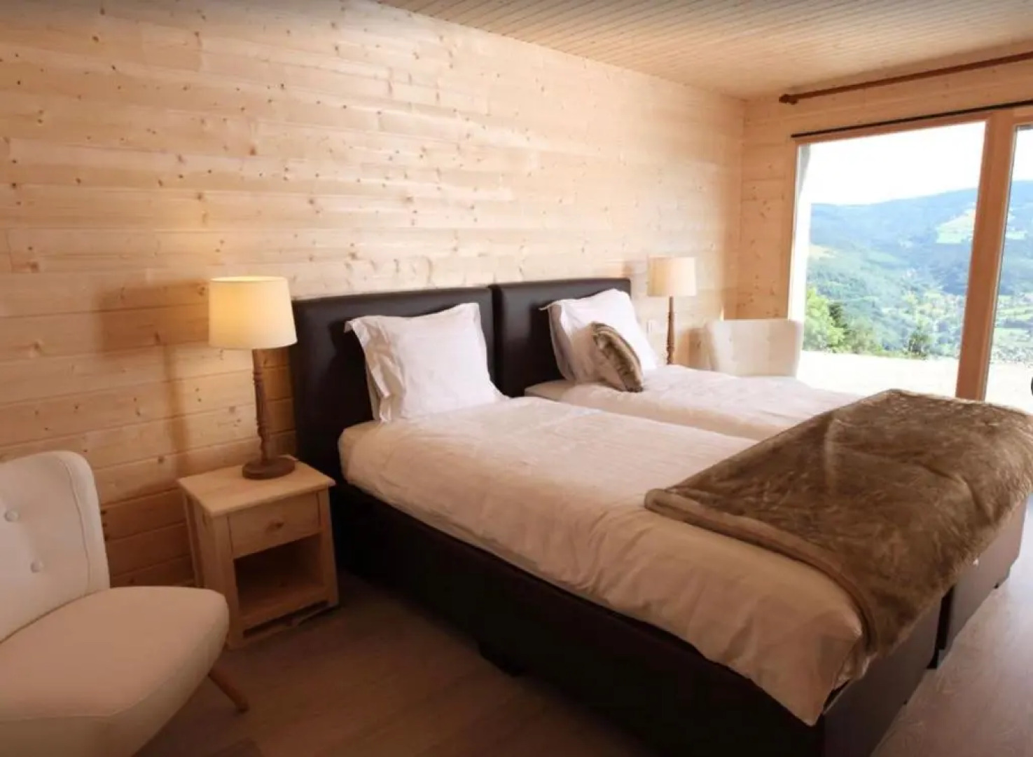 INUï, GRAND CHALET DE LUXE NEUF, SAUNA, SPA, classé 5 étoiles