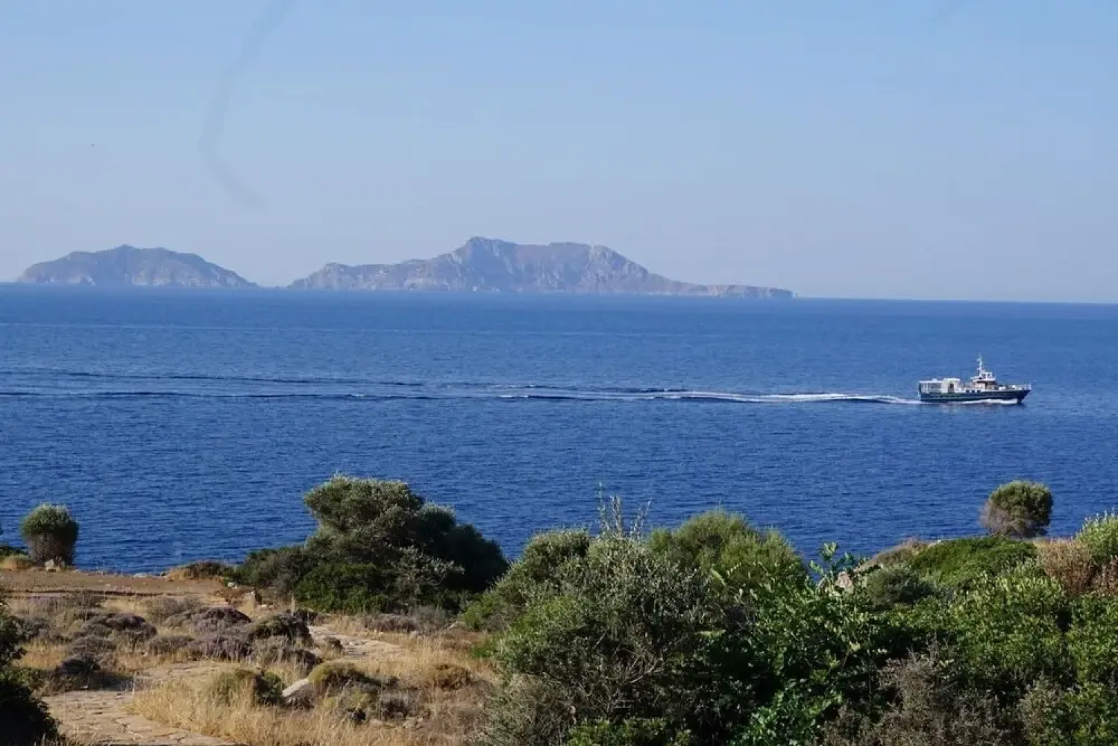 Villa Alati - Seafront Villa With Swimming Pool