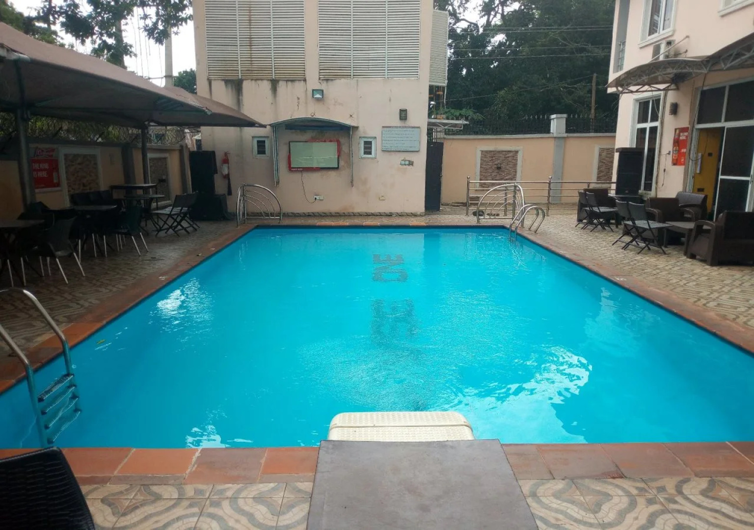 Bayse One Place Jericho