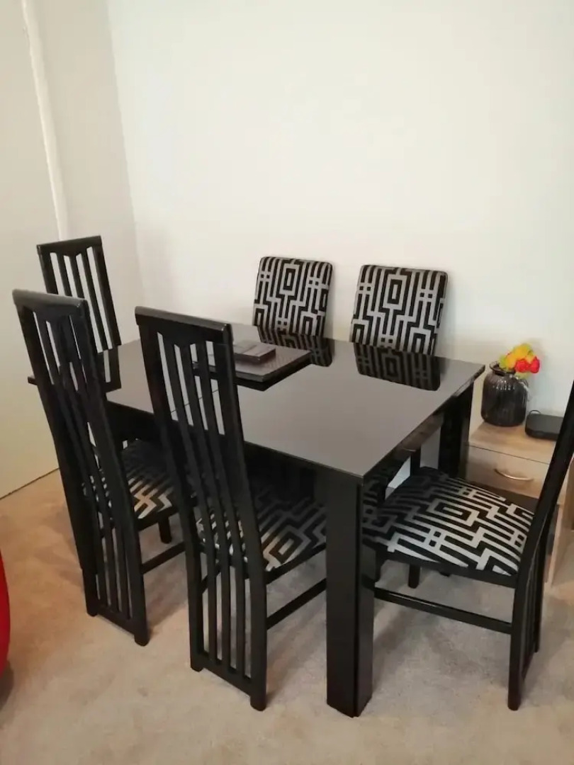 Gatwick Apartments, Direct Link to London