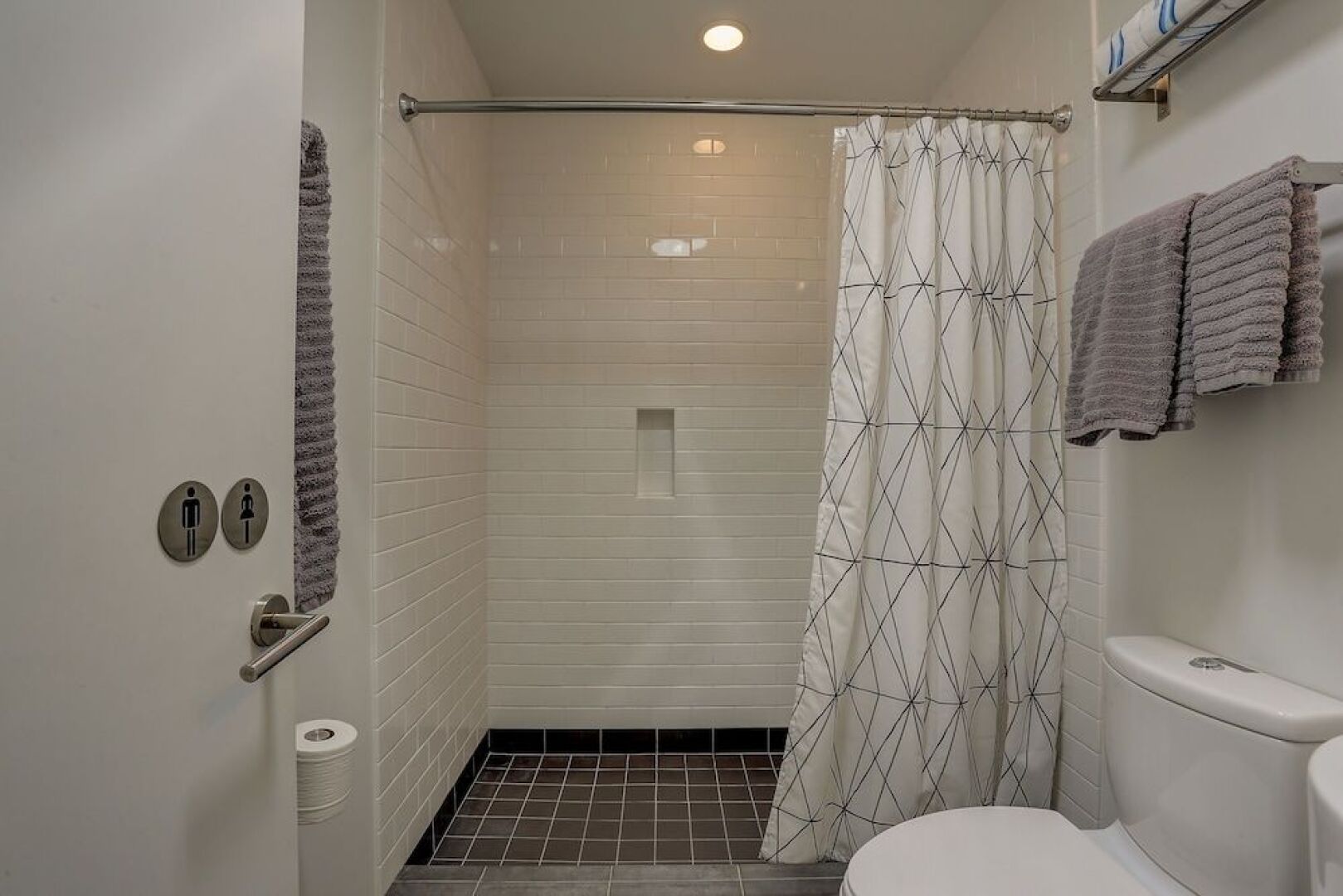 Neal Creek 2 Bedroom Home by RedAwning