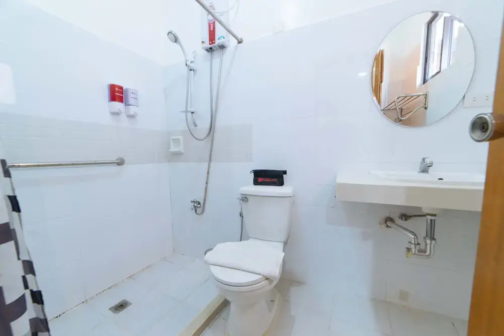 RedDoorz Plus @ San Roque Roxas City