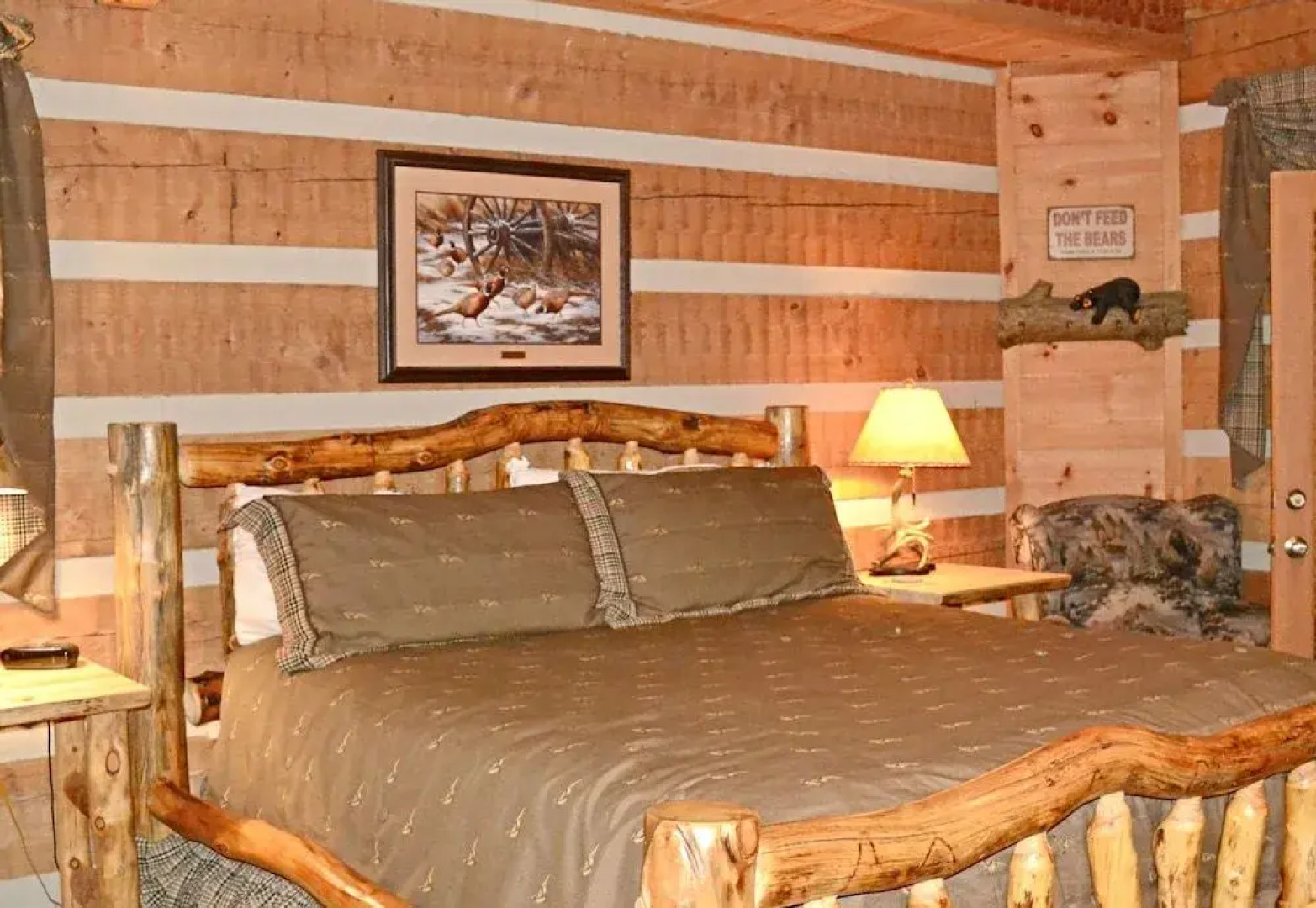 Streamsong Secluded Creek View Cabin with Hot Tub and Pool Table by RedAwning