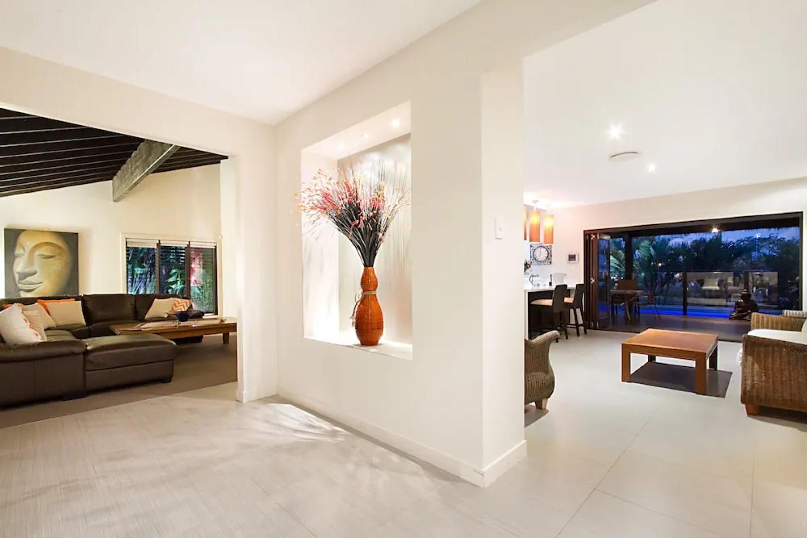 The Bali Hut on the Waters of the Central Gold Coast Apartment 5