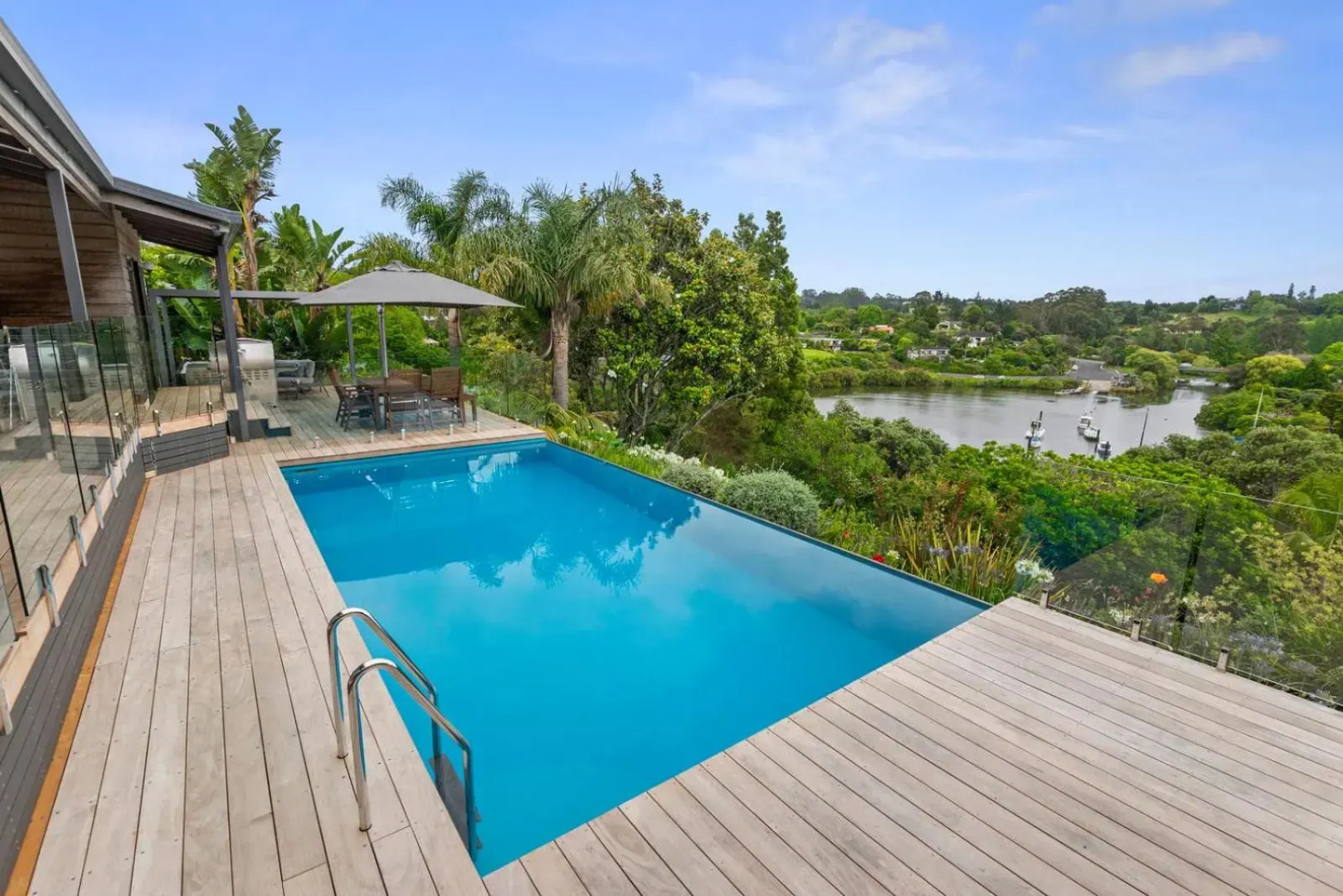 Riverview Landing - Kerikeri Holiday Home