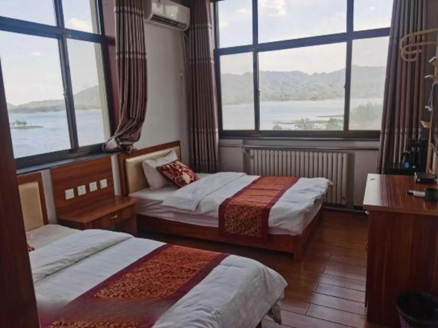 Xibaipo Jinbo Lake Guest House